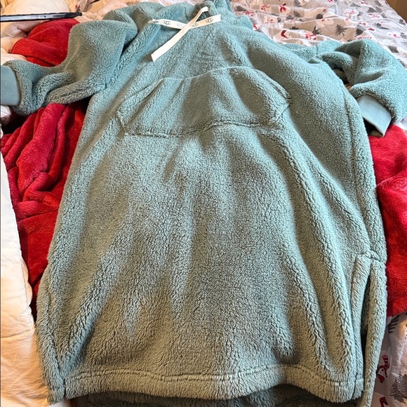 UGG Fuzzy Green Sherpa comfy - Picture 4 of 4